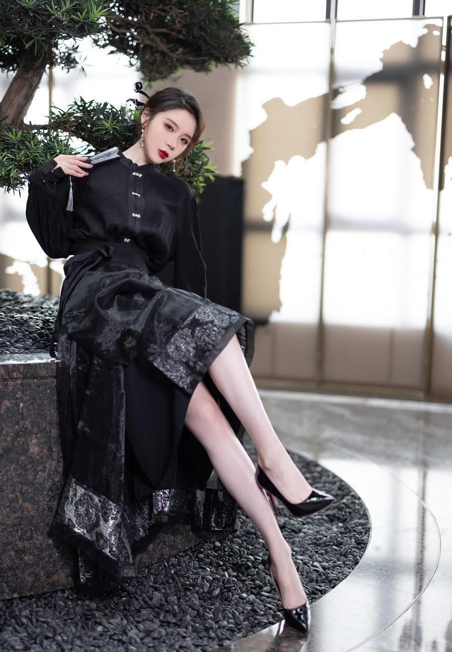 [XiuRen秀人网] 2024.04.28 No.8465 梦心玥 [82+1P]