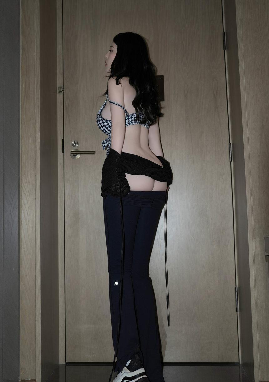 [XiuRen秀人网] 2025.02.14 No.9883 白茹雪abby [69+1P]