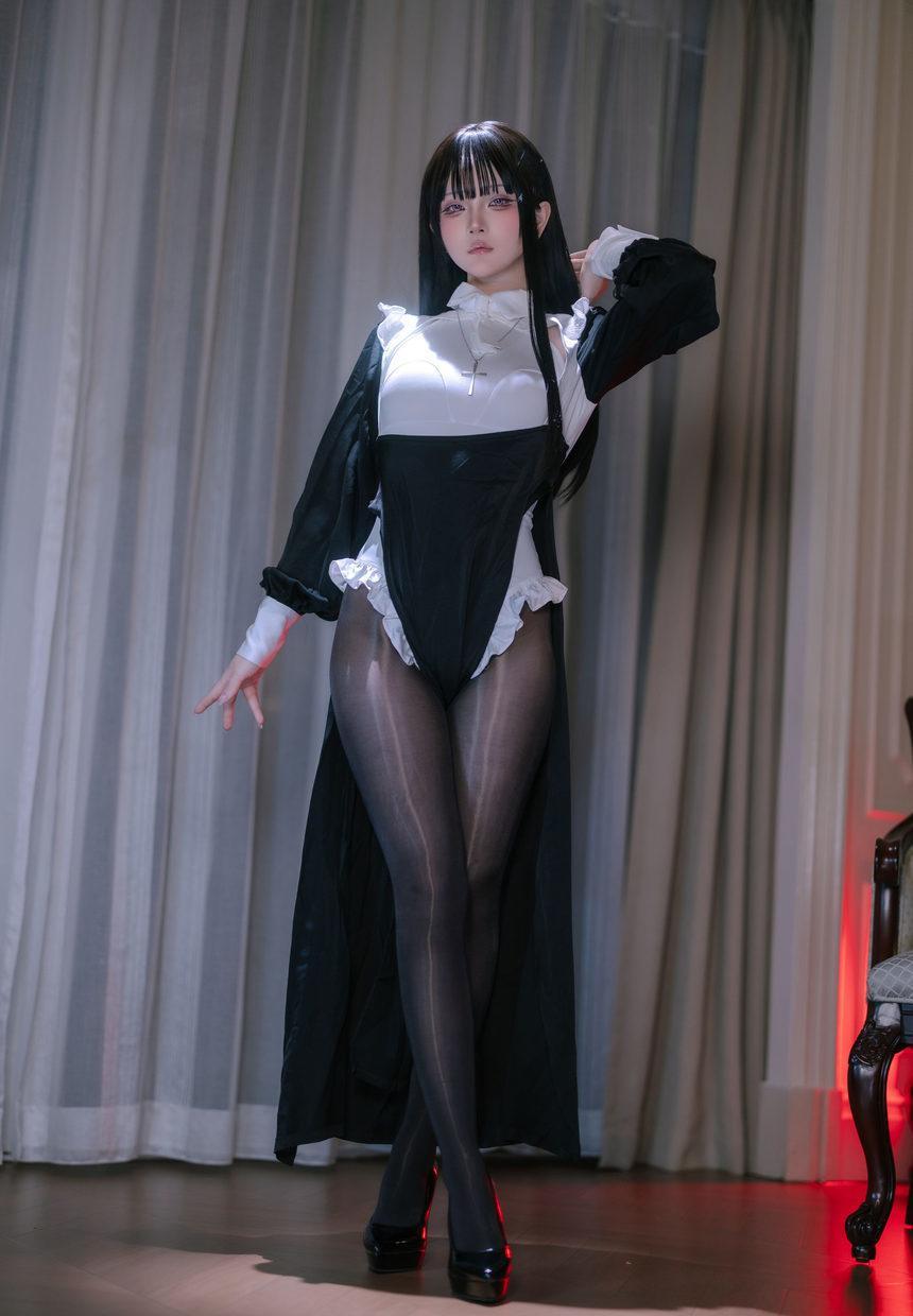 屿鱼 –  黑丝修女[40P-82.5M]