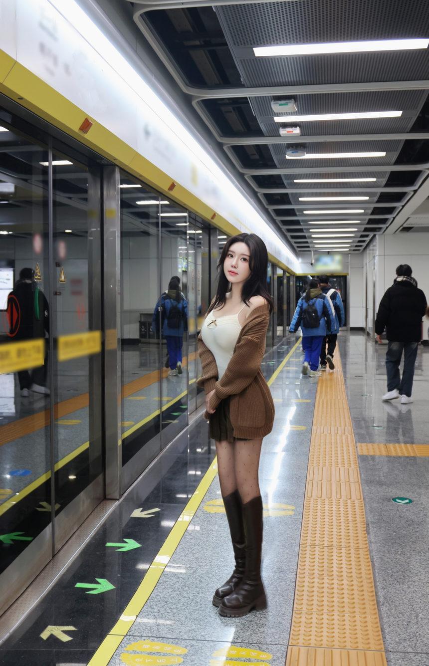 [XiuRen秀人网] 2025.01.03 No.9708 小薯条nienie [72+1P]