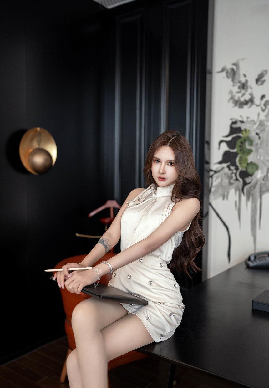 [XINGYAN星颜社] 2023.10.31 VOL.213 Emily尹菲 [81+1P]