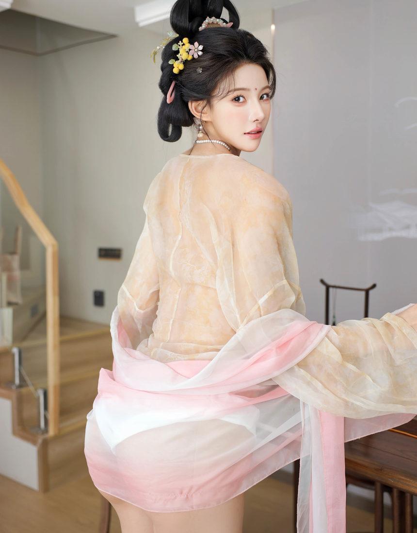 [XiuRen秀人网] 2025.08.13 No.10645 梨霜儿 [82+1P]