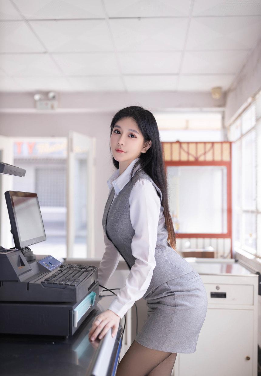 [XiuRen秀人网] 2023.11.17 No.7684 幼幼 [80+1P]