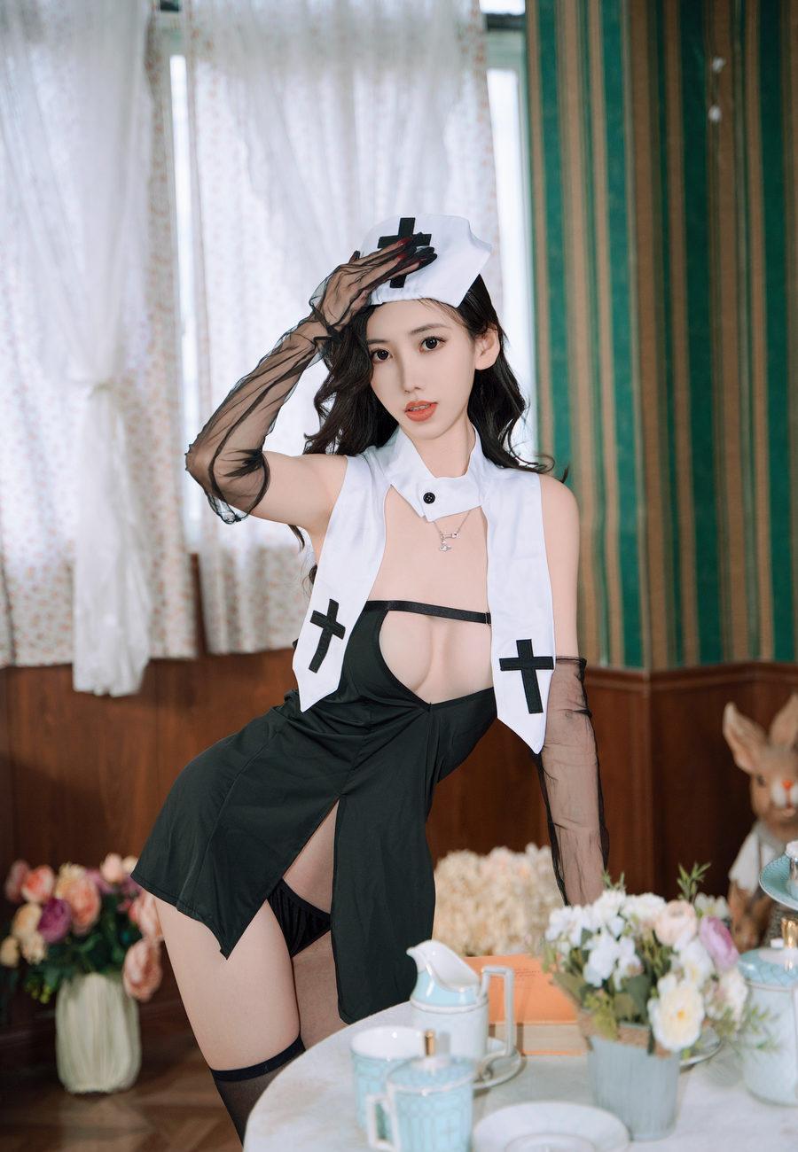 [XiuRen秀人网] 2023.12.26 No.7868 章芃芃 [72+1P]