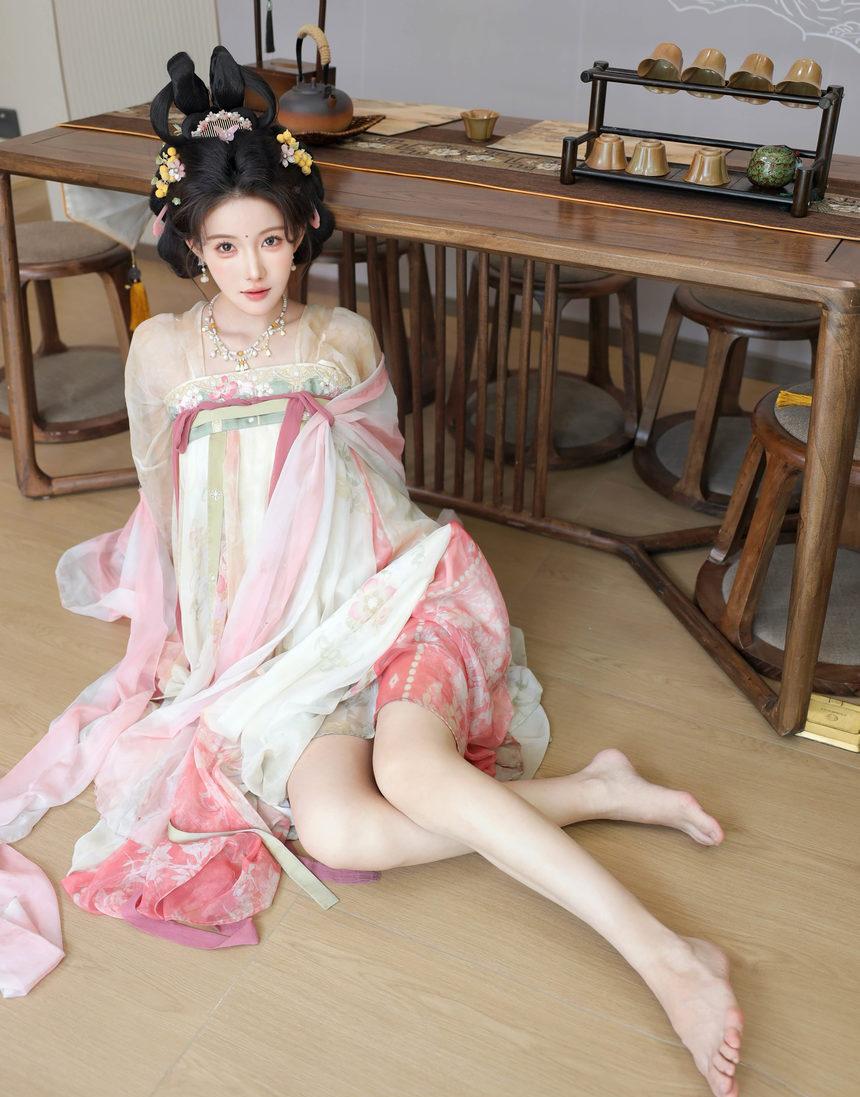 [XiuRen秀人网] 2025.08.13 No.10645 梨霜儿 [82+1P]