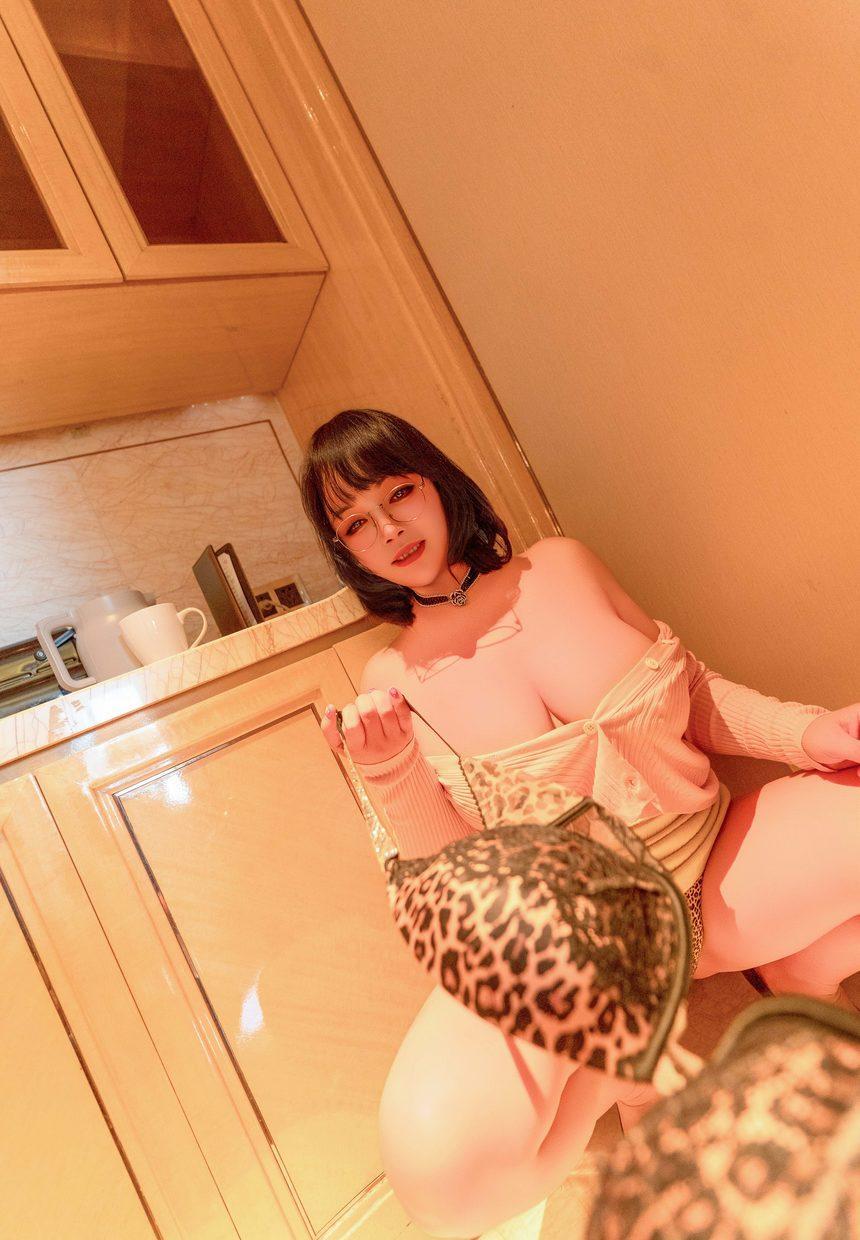 [XiuRen秀人网] 2024.12.31 No.9685 油田溪溪 [97+1P]