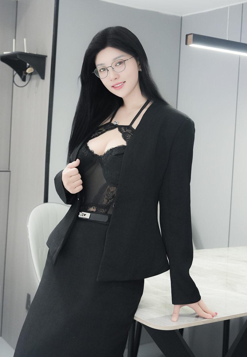 [XiuRen秀人网] 2024.12.23 No.9639 雅茹老师 [181+1P]