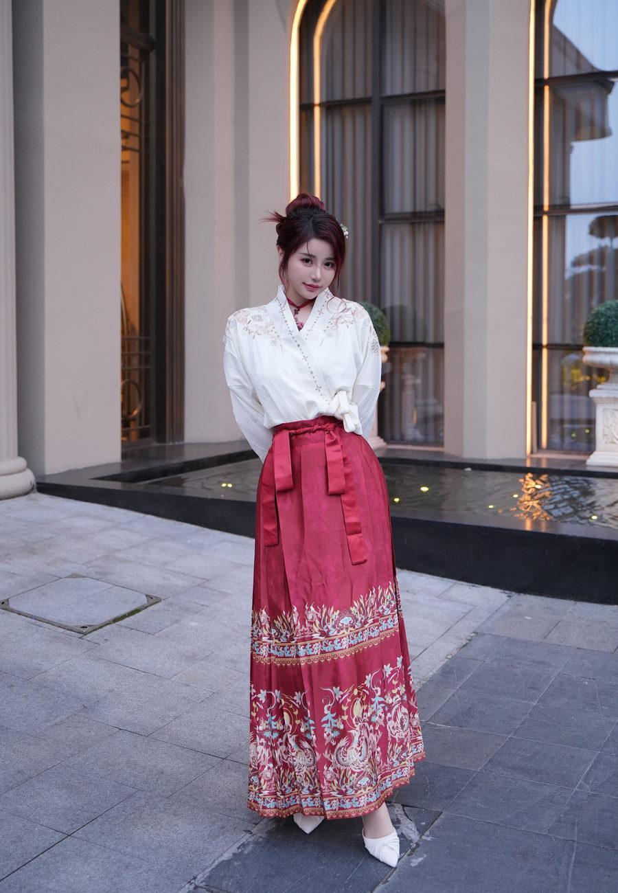 [XiuRen秀人网] 2024.01.19 No.7985 美七 Mia [70+1P]