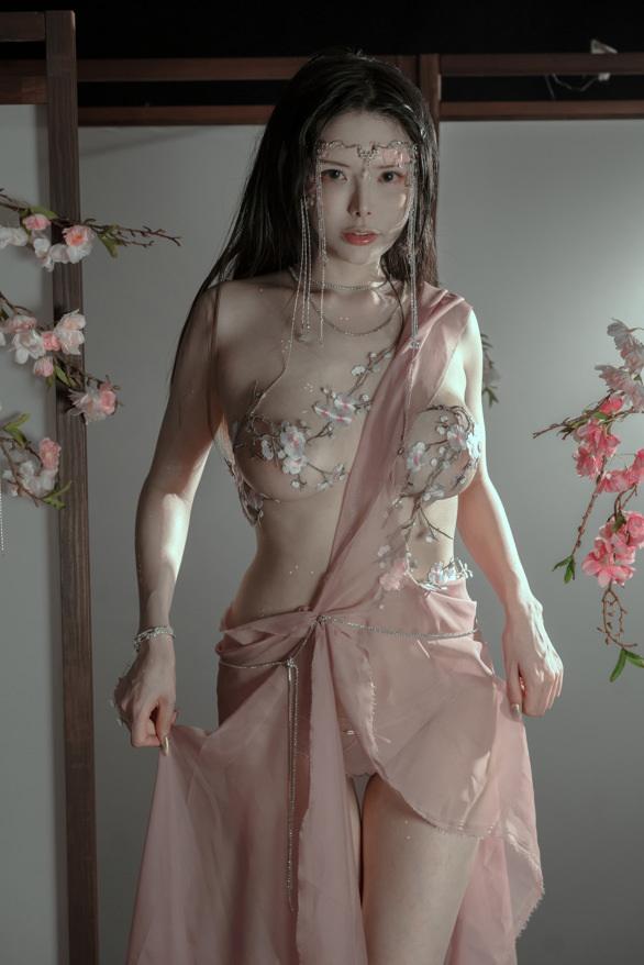 秋和柯基 – NO.63 粉 桃花神[34P1V/639MB]