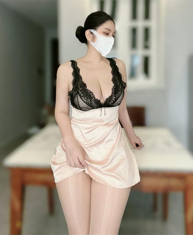 [ ]120斤的小王同学 – 桌底的西红柿[70P1V-279MB]