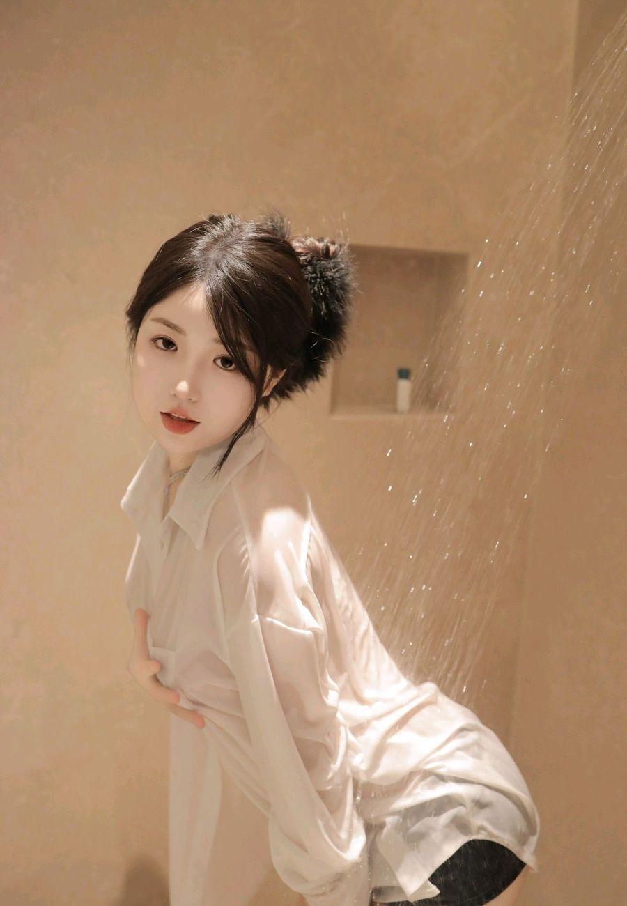 [XiuRen秀人网] 2024.04.16 No.8400 陈小花 [77+1P]