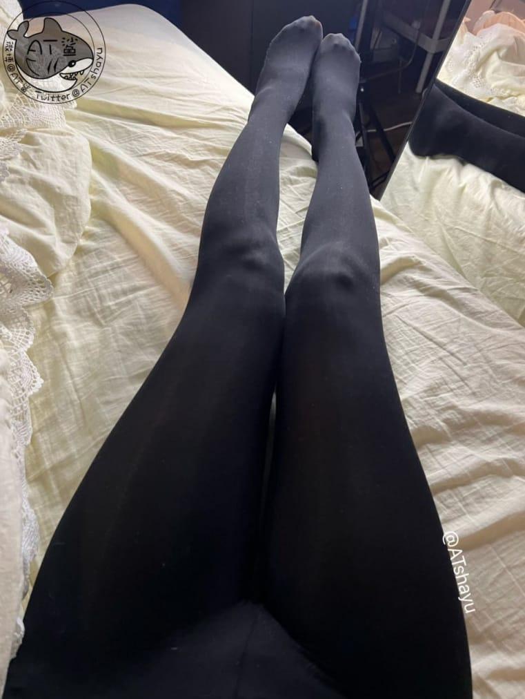 AT鲨 – 原相机质感黑裤袜-不看后悔